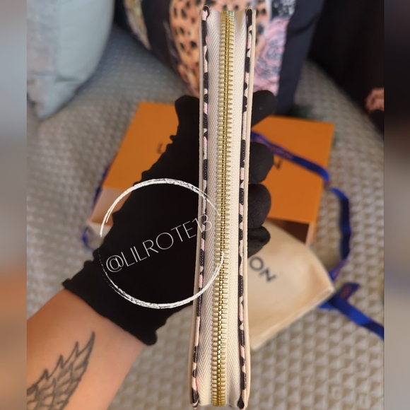 Louis Vuitton Wild At Heart Creme Empreinte Zippy - Picture 5 of 17